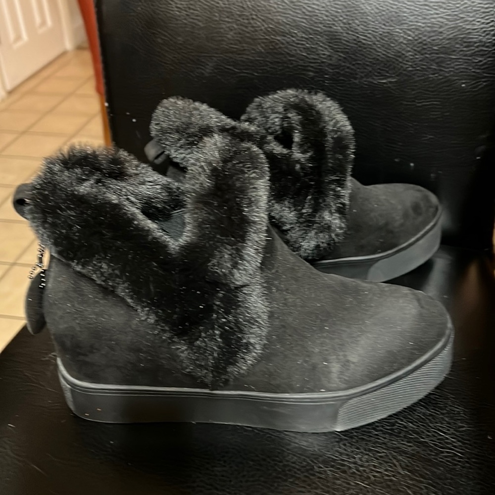 J/Slides. Womans winter boots size 9